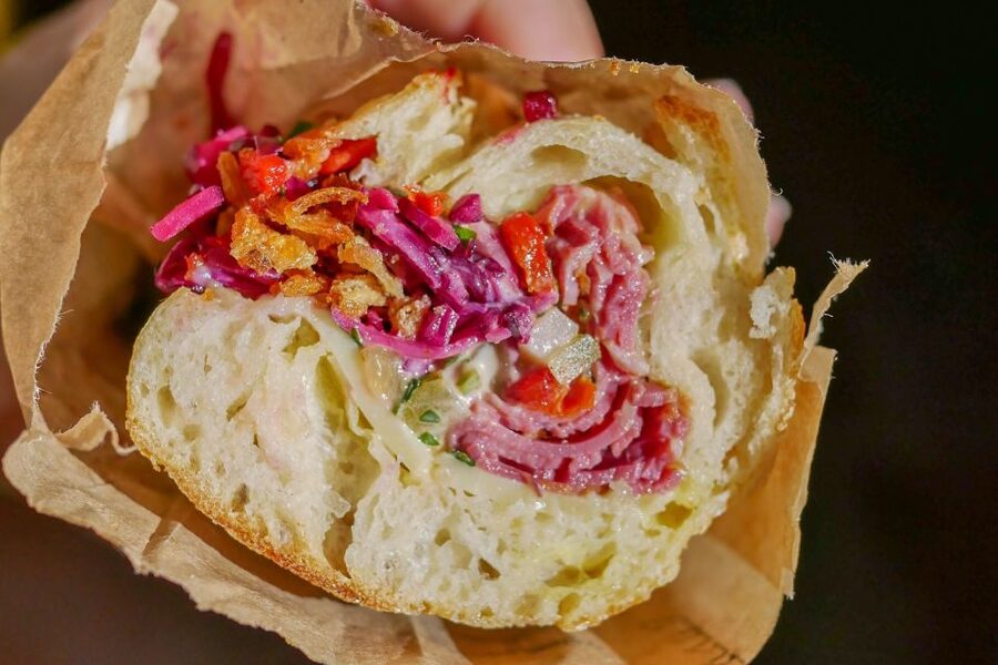No Diet Club : Bordeaux Food Tour in Les Chartrons ! - Starting in Les Chartrons beside the Statue of Liberty