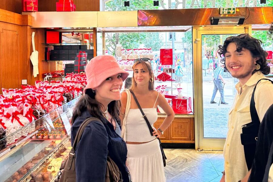 NO DIET CLUB - Unique local food tour in Aix en Provence - Place Richelme and the market experience