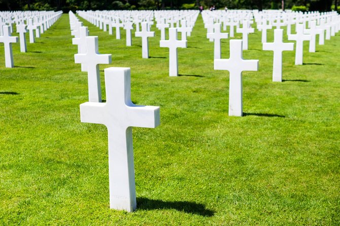 Normandy D-Day Small-Group Day Trip with Omaha Beach, Cemetery & Cider Tasting - A simple Normandy lunch