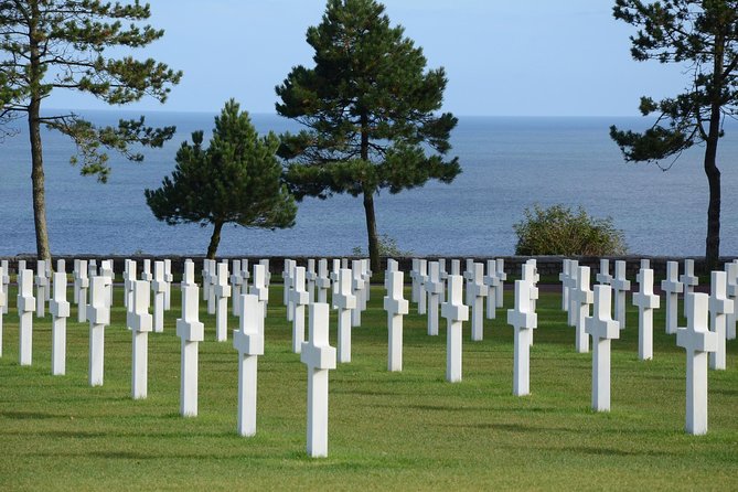 Normandy Guided E-bike tour to Omaha Beach / private tour - Leaving Bayeux through farms and villages