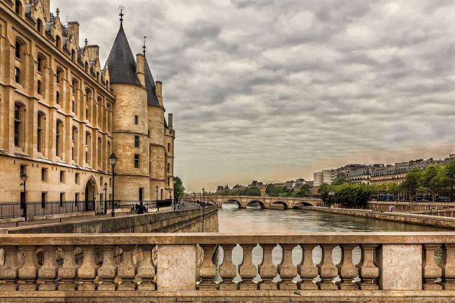Notre-Dame Cathedral Private tour - Reading the Gothic structure, one detail at a time