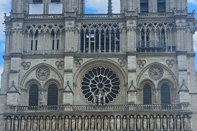 Notre Dame Outdoor Walking Tour and Entrance to Sainte Chapelle - Sainte Chapelle and its 15 great windows