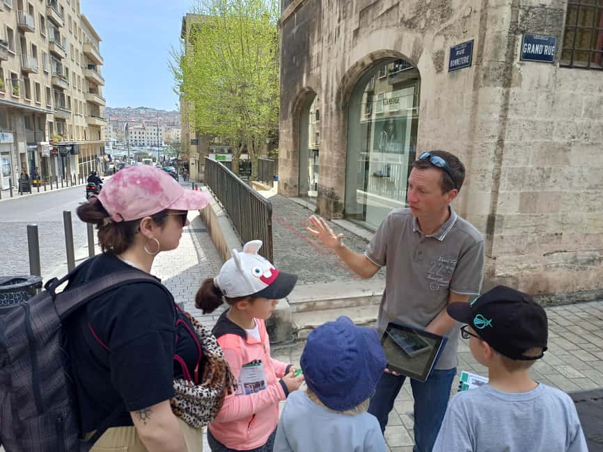 "Old Marseille" district tour and treasure hunt - Solving clues through Le Panier