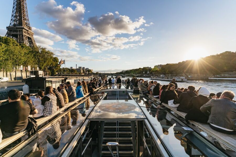 Paris: 1-Hour Sightseeing Cruise and 3-Course Bistro Dinner - Finding Bistro Parisien at Port de la Bourdonnais