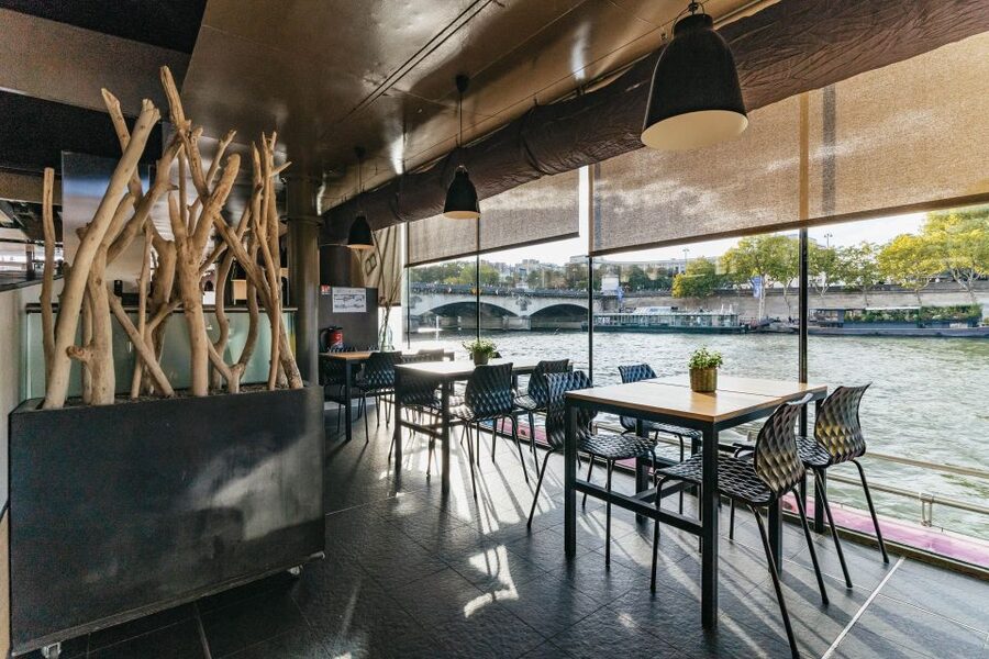 Paris: 1-Hour Sightseeing Cruise and 3-Course Bistro Dinner - Commentary, photographs, and the best place to sit