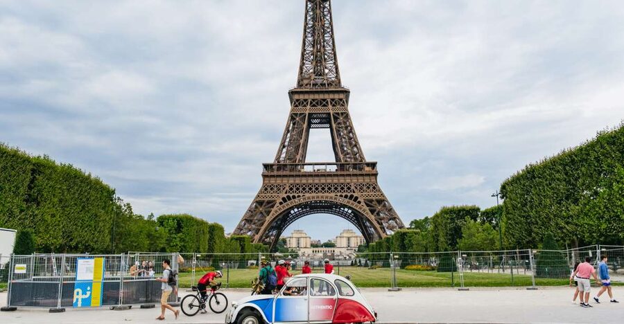 Paris: 1-Hour Vintage Citroen 2CV Tour - Why a 2CV makes Paris feel different