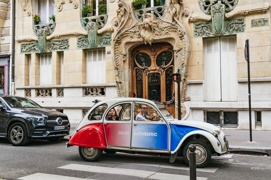 Paris: 1-Hour Vintage Citroen 2CV Tour - Eiffel Tower views from the open roof