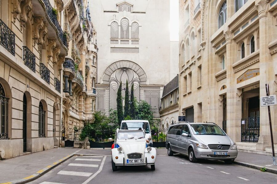 Paris: 1-Hour Vintage Citroen 2CV Tour - Notre-Dame and the Ile de la Cité