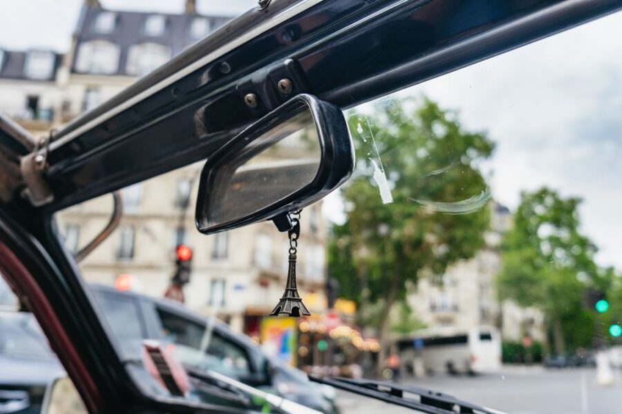 Paris: 1-Hour Vintage Citroen 2CV Tour - What the driver adds to the ride