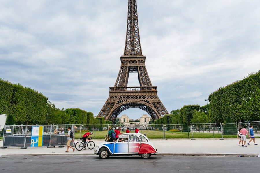 Paris: 1-Hour Vintage Citroen 2CV Tour - The one-hour route through central Paris