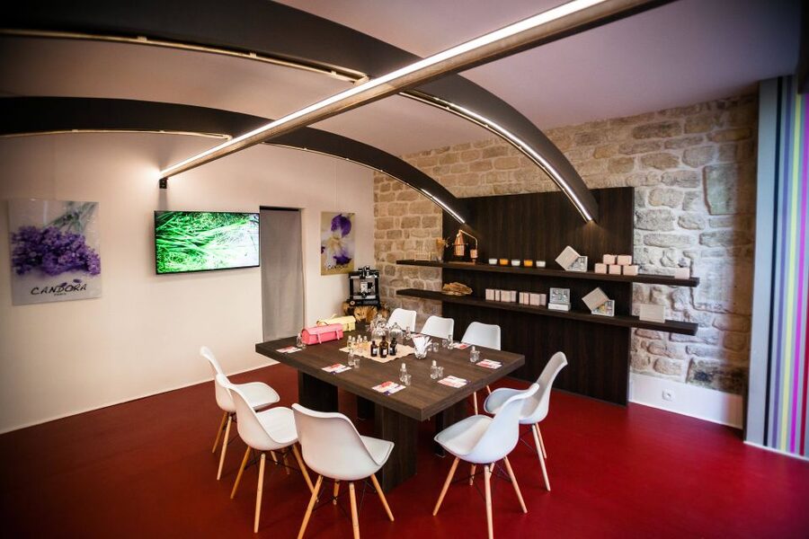 Paris: 2-Hour Perfume Creation Workshop - Making a Signature Scent Near Île Saint-Louis