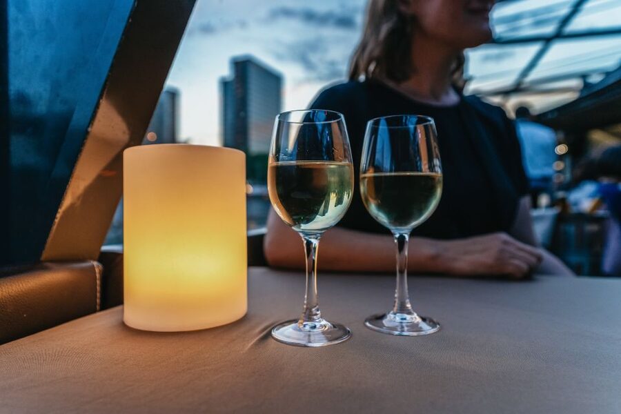 Paris: 3-Course-Dinner Cruise on the Seine with live music - Paris by night, served from the Seine