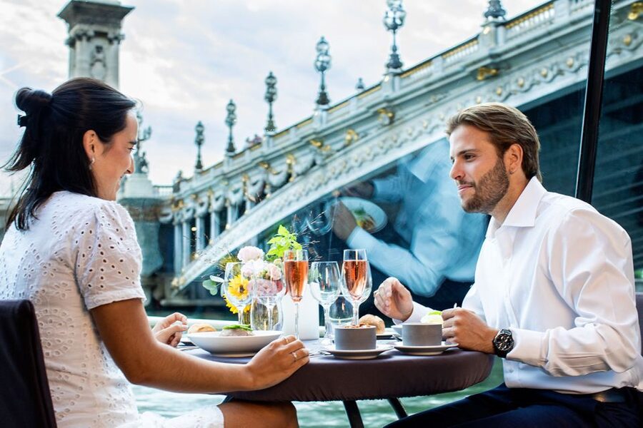 Paris: 3-Course-Dinner Cruise with Wine on the Seine River - Dinner, wine, and the pace of the meal