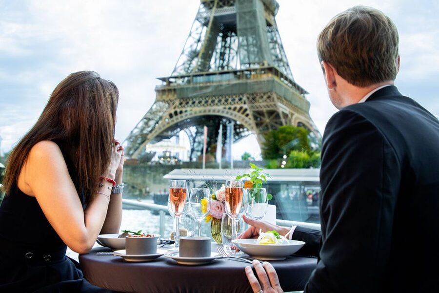 Paris: 3-Course-Dinner Cruise with Wine on the Seine River - Is $116 good value?