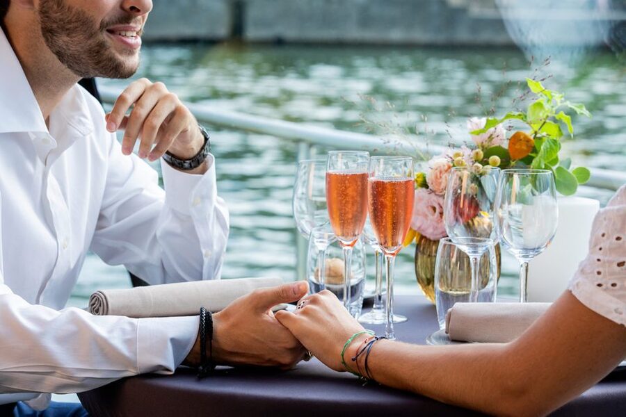 Paris: 3-Course-Dinner Cruise with Wine on the Seine River - Practical details that can save you trouble