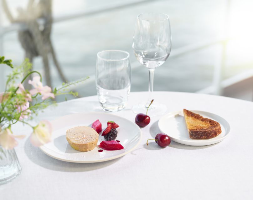 Paris: 3-Course-Dinner Cruise with Wine on the Seine River - What the 75-minute route actually shows you