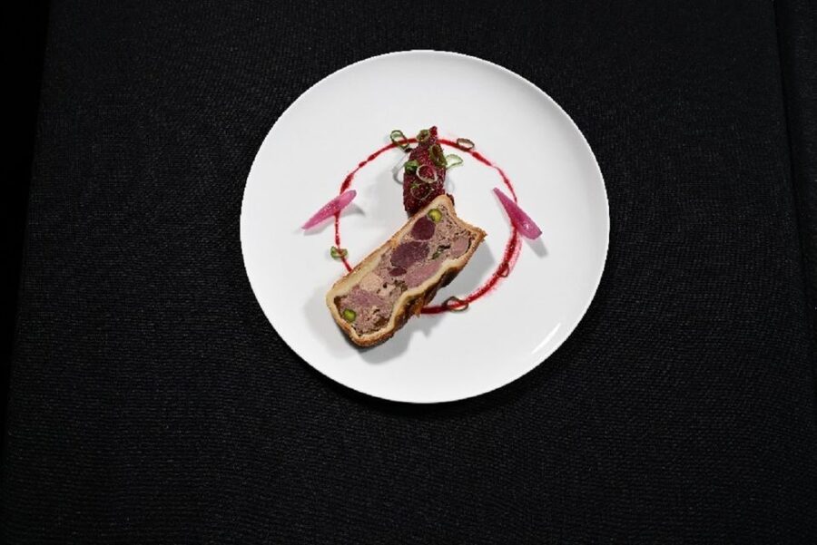 Paris: 3-Course Dinner & Show at Paradis Latin Cabaret - Seating, service, and comfort inside the cabaret