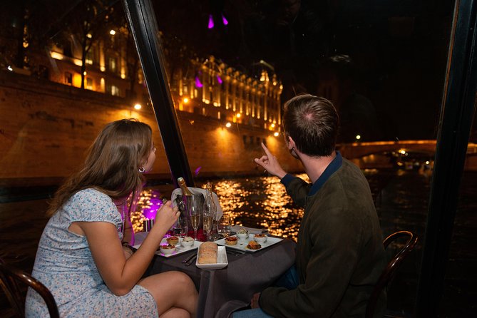Paris 3-Course Gourmet Dinner and Sightseeing Seine River Cruise - Bridges, museums, and the Louvre side of Paris