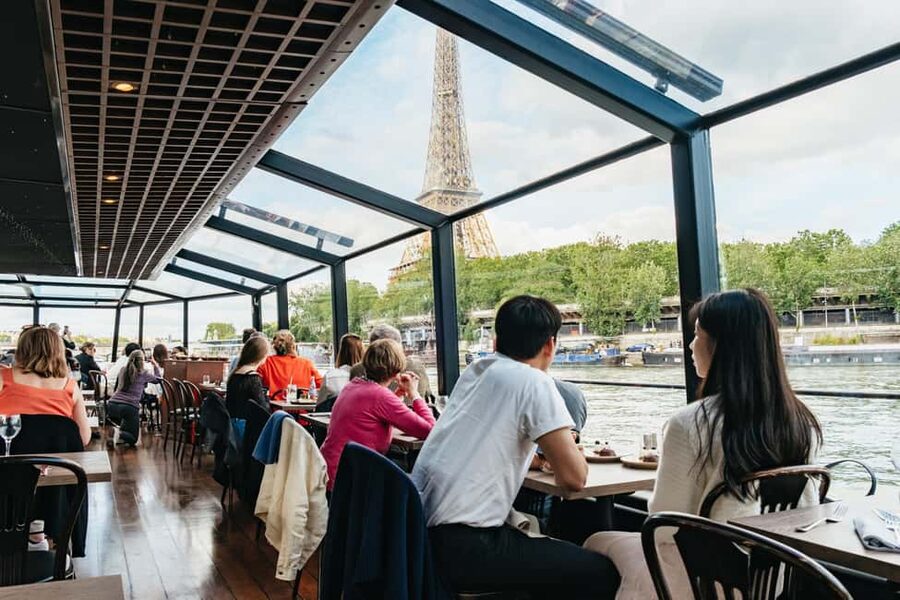 Paris : 3-Course Gourmet Dinner Cruise on Seine River - Should you book it?
