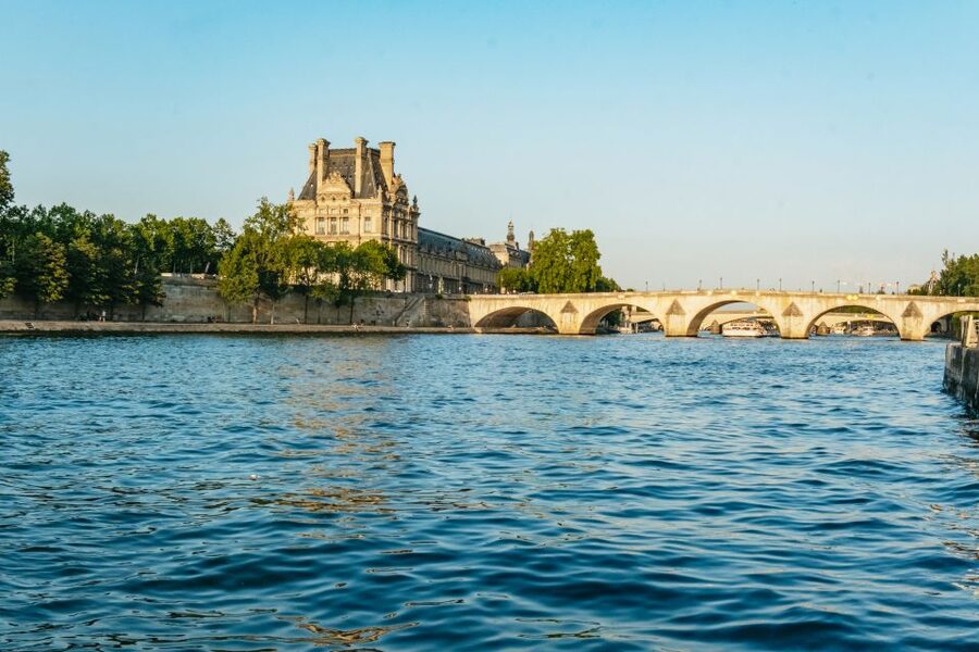 Paris : 3-Course Gourmet Dinner Cruise on Seine River - What you see between Île de la Cité and the Eiffel Tower