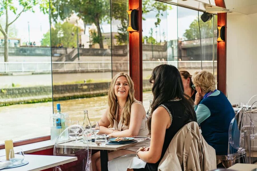 Paris: 3-Course Italian Meal Seine Cruise - Italian food meets Paris from the Seine