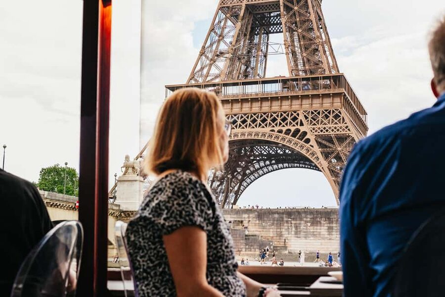 Paris: 3-Course Italian Meal Seine Cruise - Tiramisu closes the meal