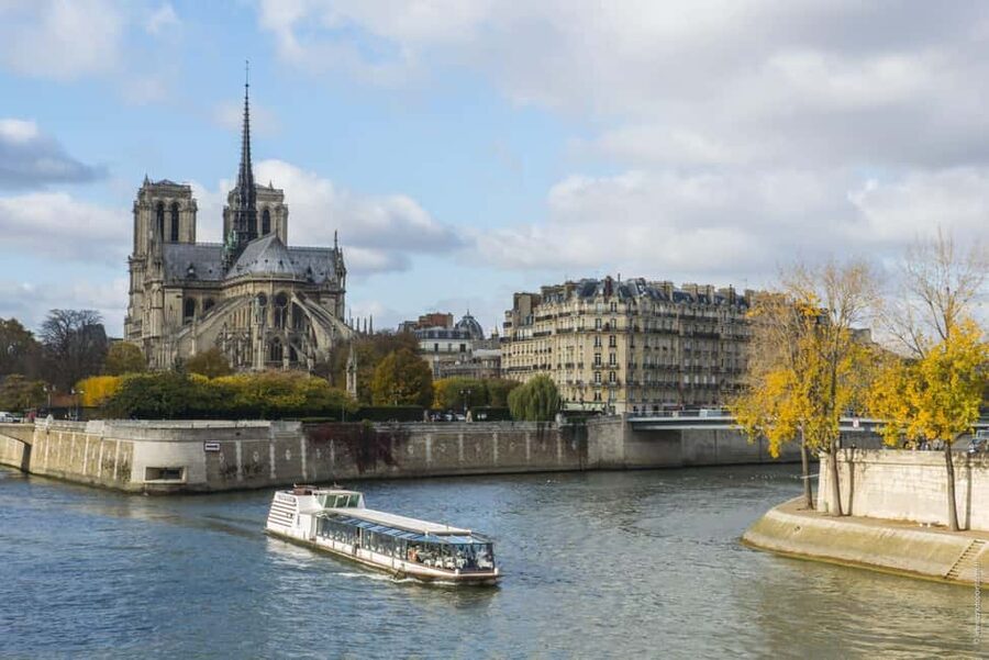 Paris: 3-Course Lunch Cruise on the River Seine - Dessert is a real feature