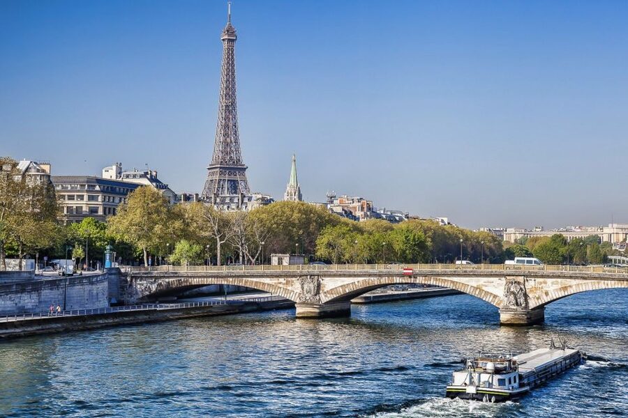 Paris: 3-Course Lunch Cruise on the River Seine - A scenic ride, not a narrated tour