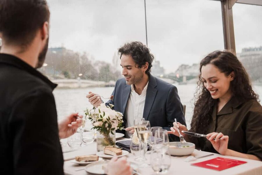 Paris: 4-Course Dinner Cruise on Seine River with Live Music - Who Should Book This Seine Dinner Cruise?
