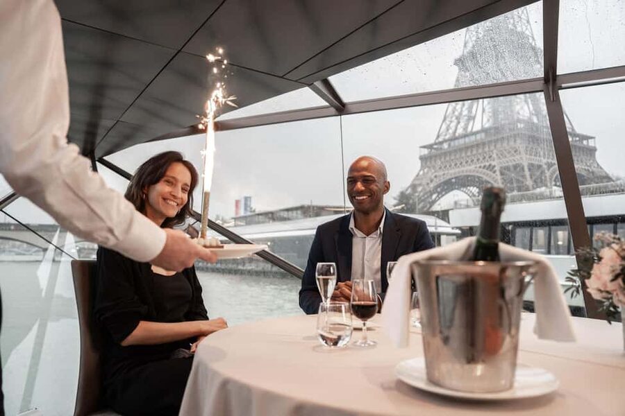 Paris: 4-Course Dinner Cruise on Seine River with Live Music - The Eiffel Tower Sparkle Is the Main Event