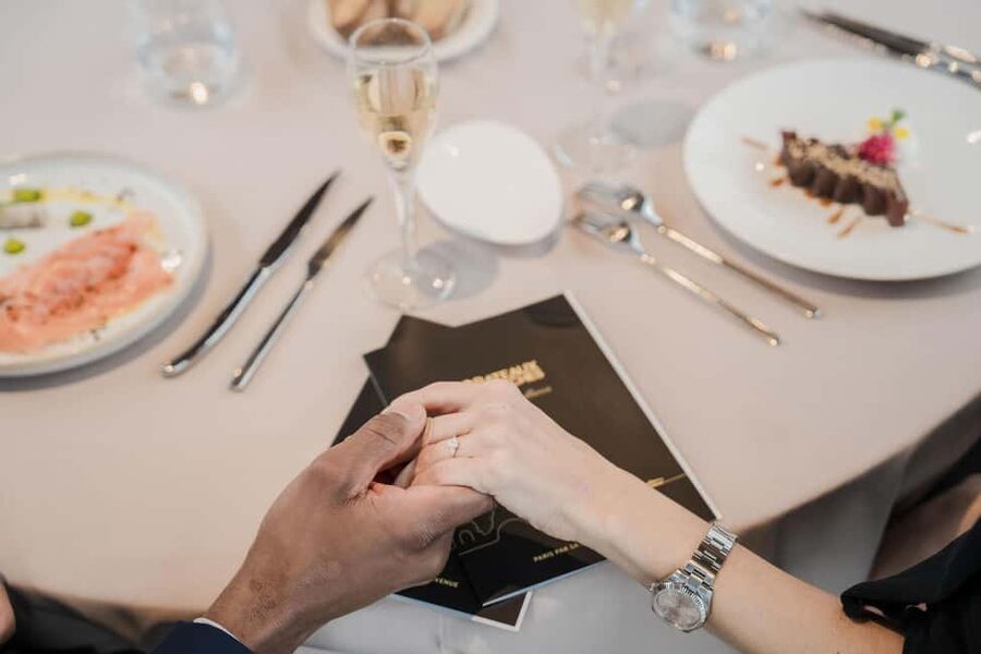 Paris: 4-Course Dinner Cruise on Seine River with Live Music - What the $153 Price Really Buys You