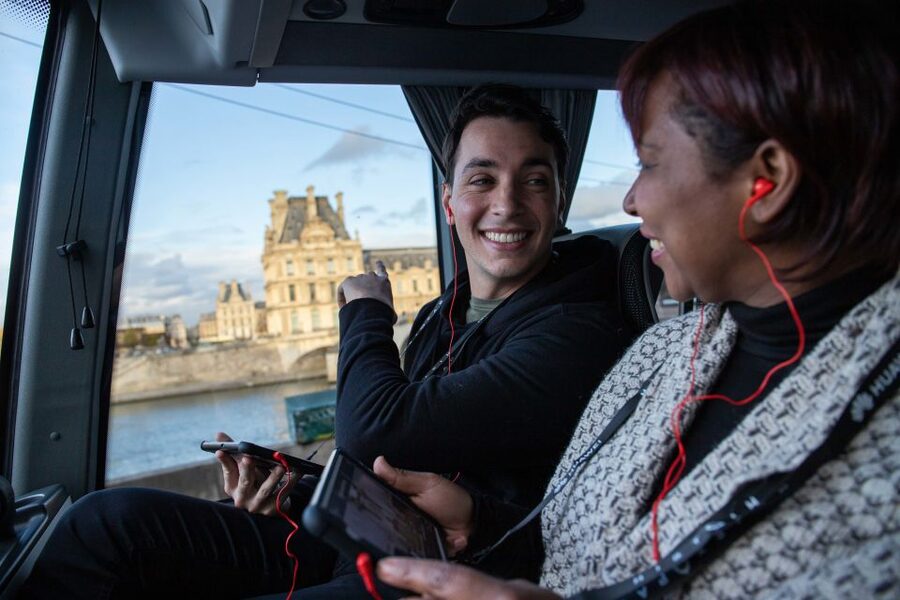 Paris: Audio-Guided Bus Tour & Seine River Cruise - Audio commentary, apps, and sound quality