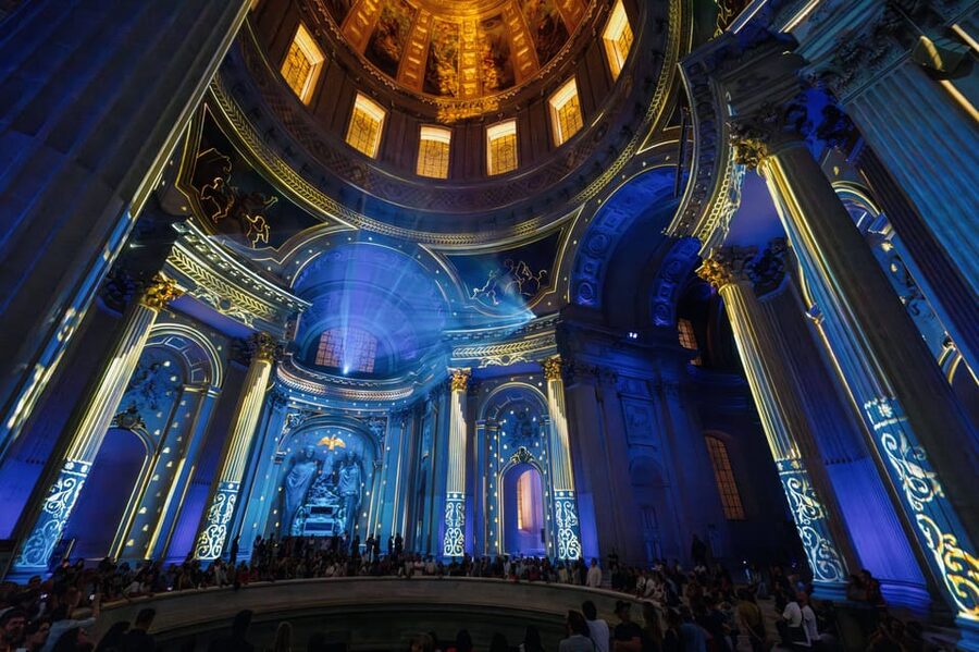 Paris: Aura Invalides Immersive Experience Entry Ticket - How crowded is the interior?