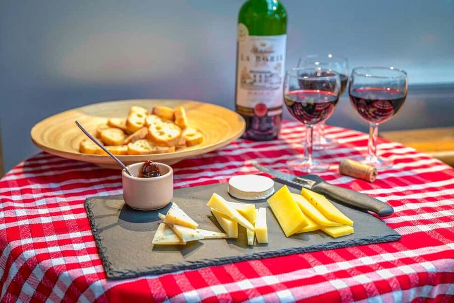 Paris: Authentic Food & Wine Tasting Tour in Le Marais - Why Le Marais works so well for a food tour