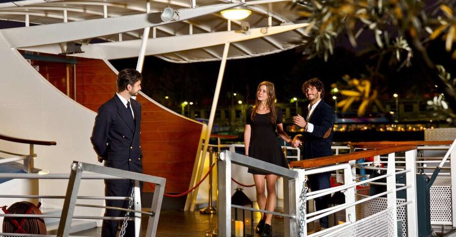 Paris: Bastille Day Dinner Cruise on the Seine River - What arrives on the plate
