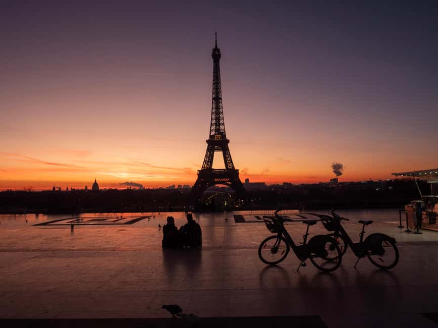 Paris Before the Crowds: Sunrise Bike Tour with Breakfast - Key points at a glance