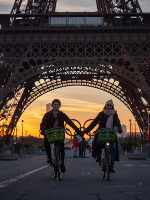 Paris Before the Crowds: Sunrise Bike Tour with Breakfast - Riding from the Louvre toward the Seine
