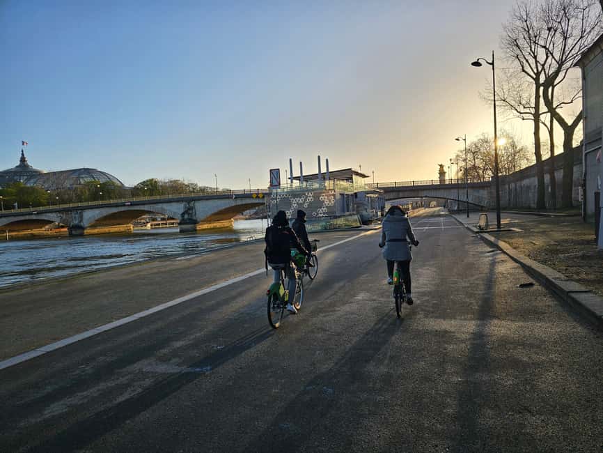 Paris Before the Crowds: Sunrise Bike Tour with Breakfast - The Seine, Notre Dame, and the city waking up