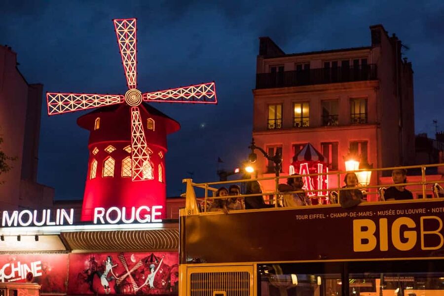 Paris: Big Bus Panoramic Night Tour by Open-Top Bus - The Louvre, Carrousel, and Pont des Arts
