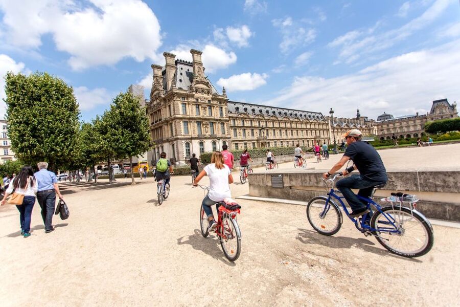 Paris Bike Tour: Eiffel Tower, Place de la Concorde & More - Invalides, Napoleon, and the military quarter