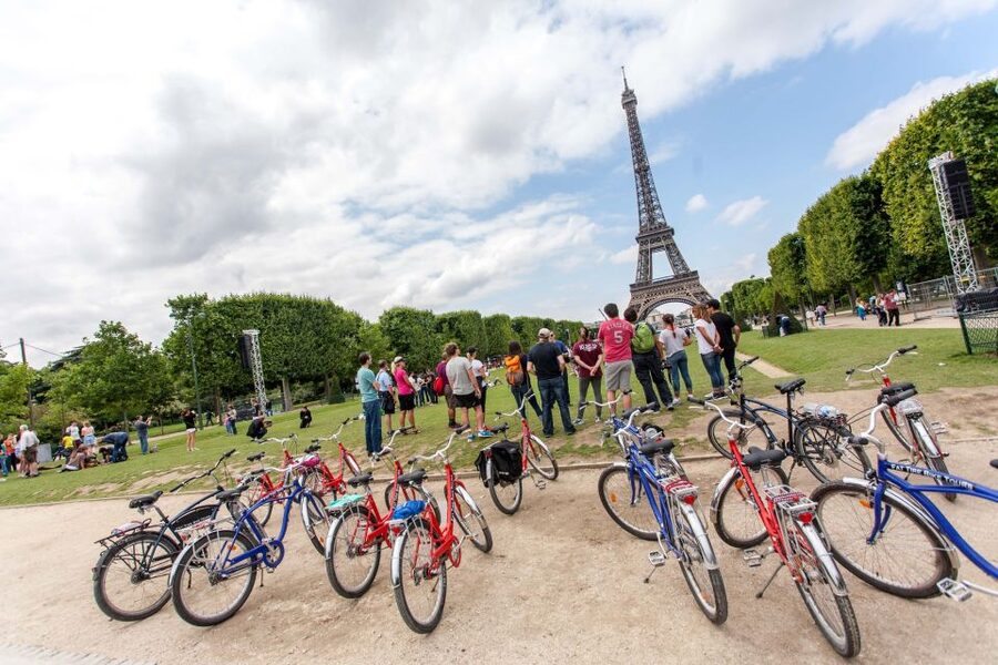 Paris Bike Tour: Eiffel Tower, Place de la Concorde & More - Place de la Concorde and the story of revolution
