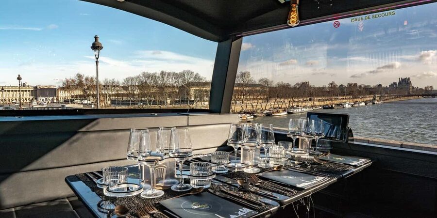 Paris: Bus Toqué Tour with 5-Course Dinner and Champagne - Who will enjoy this evening most