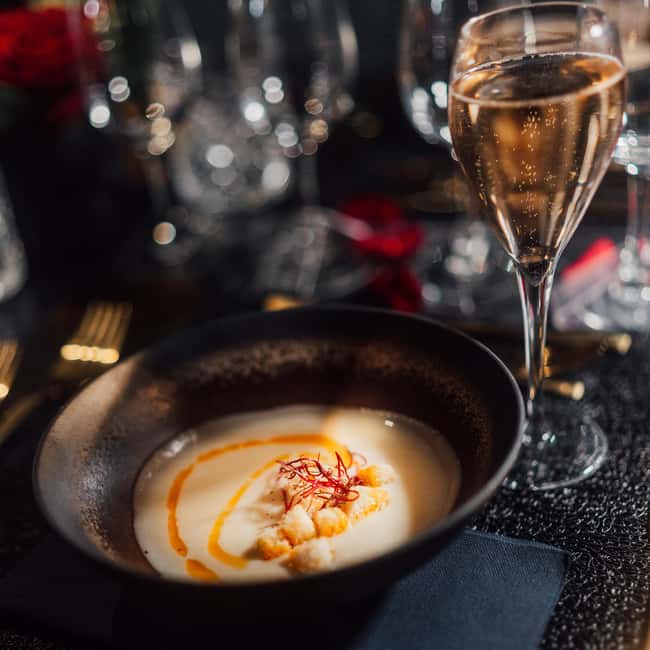 Paris: Bus Toqué Tour with 5-Course Dinner and Champagne - FAQ