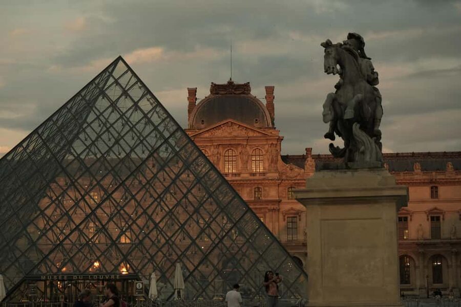 Paris By Night: 3-Hour Guided Bike Tour - Why Paris looks better from a bicycle at night