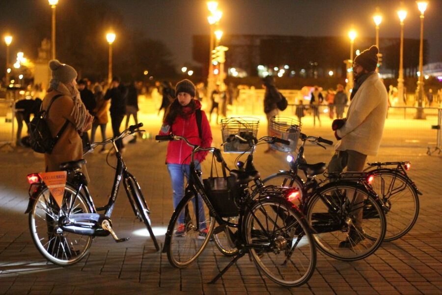 Paris By Night: 3-Hour Guided Bike Tour - Choosing a Dutch bike or electric bike