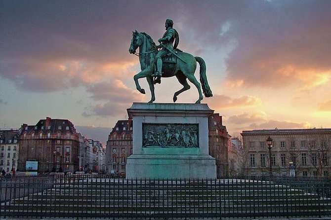 Paris by Night Walking Tour: Ghosts, Mysteries and Legends - Starting at Pont Neuf and Square du Vert-Galant