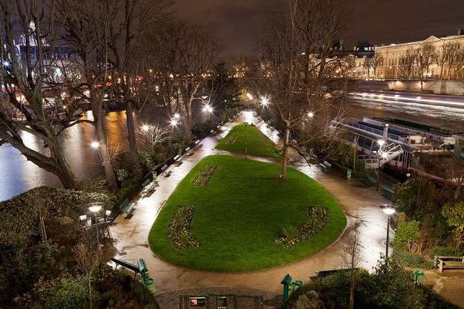 Paris by Night Walking Tour: Ghosts, Mysteries and Legends - Palais de Justice and the machinery of execution