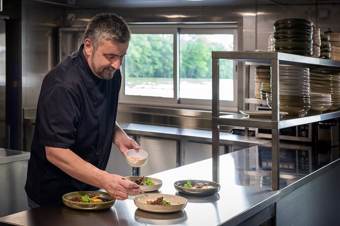 Paris Capitaine Fracasse 3 Course Seine River Dinner Cruise - Who should book this cruise