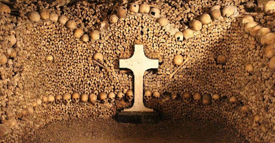 Paris: Catacombs Entry & Seine River Cruise with Audio Guide - Practical details that can make or break the visit