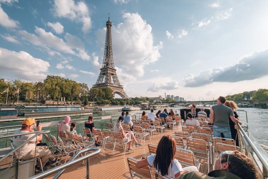 Paris: Catacombs Entry & Seine River Cruise with Audio Guide - The walk underground, step by step